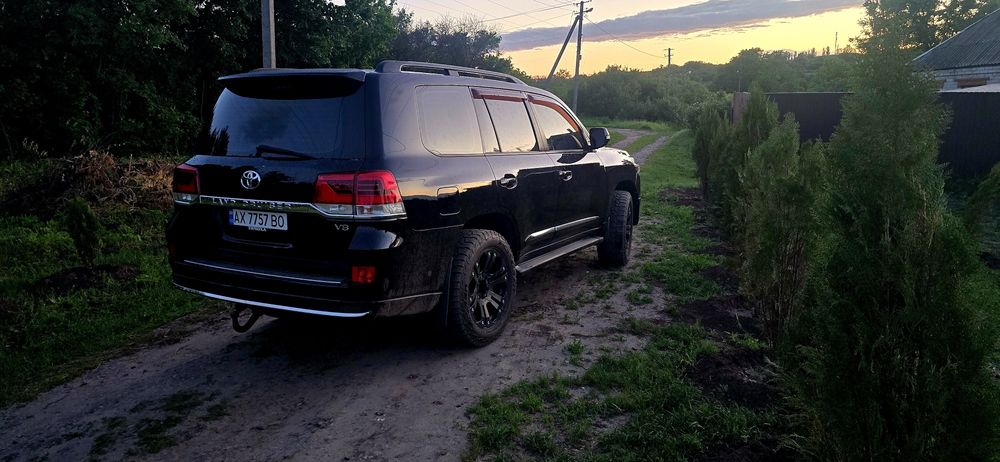 Land Cruser 200.   2010 г.в. 4.5 disel