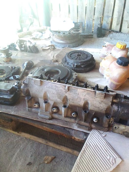 Запчастини двигуна