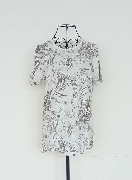 T-shirt - branca com estampado folhas - S - Garcia Jeans