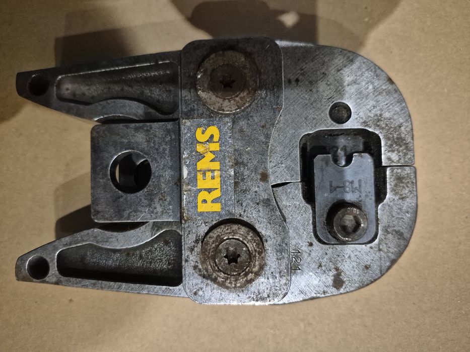 Zacisk szczeka cegi do ciecia pretow gwintowanych Rems ,Roller  M-8