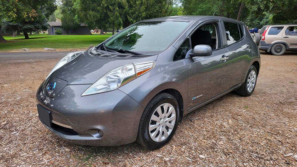 Nissan LEAF S      2015