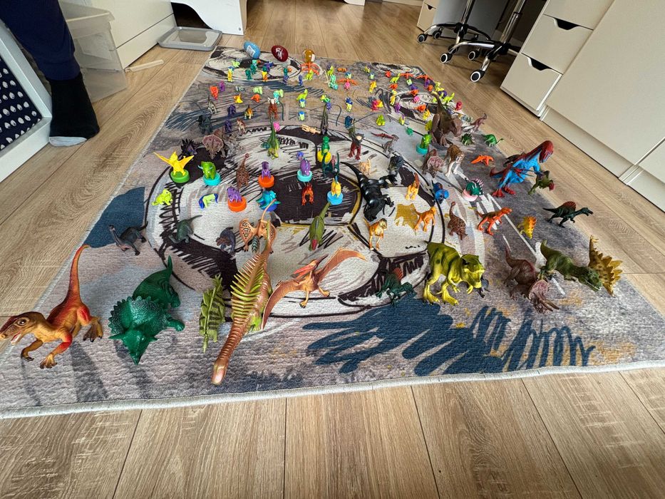 Bardzo duża kolekcja dinozaurów
