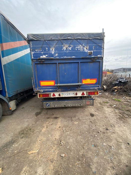 Вантажний напів причіп зерновоз