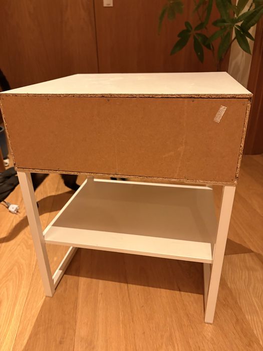 Mesa de cabeceira IKEA