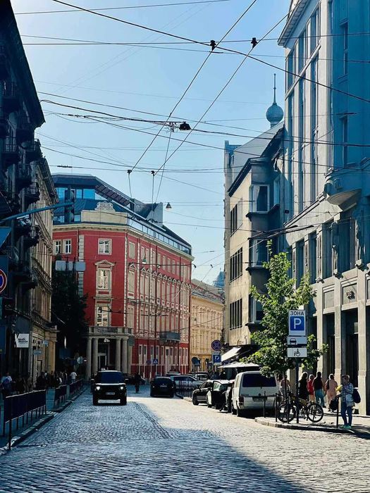 ТОП локація! Фасадне приміщення в центрі, початок вул. Гнатюка