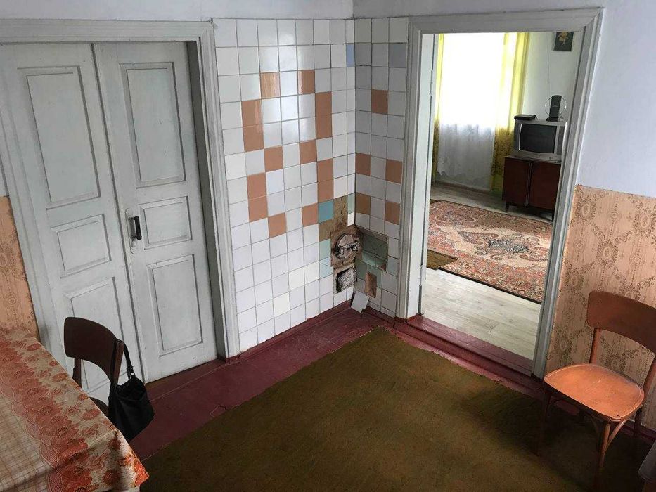 Частина будинку в смт.Вороновиця, вул. Молодіжна. Дві окремі спальні.