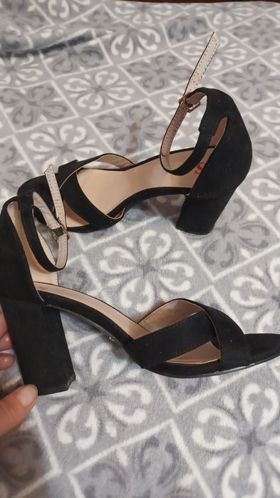 Sprzedam buty na obcasie