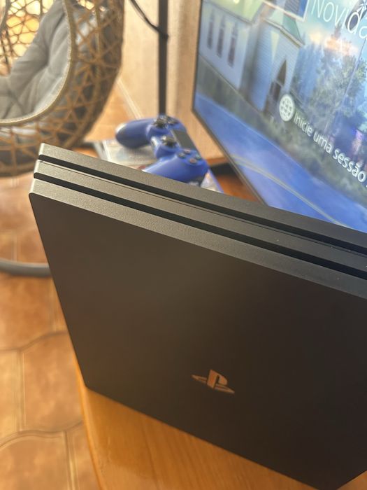 Ps4 pro 1T com comando