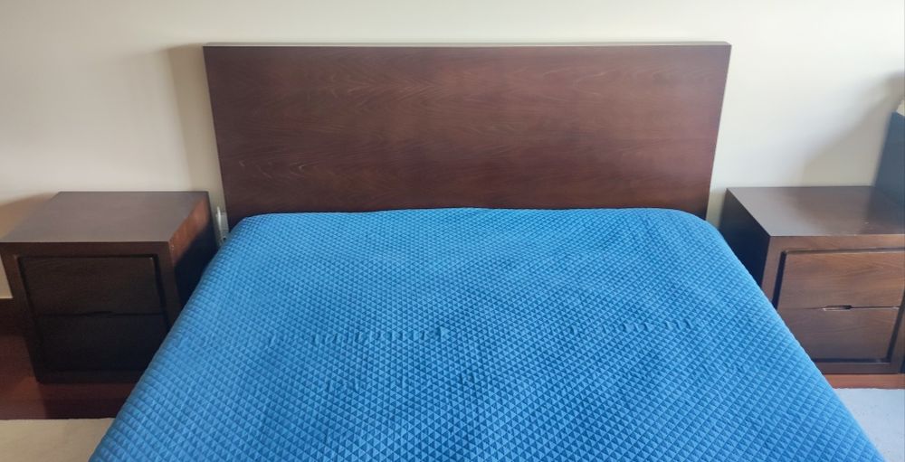 Cama de casal usada