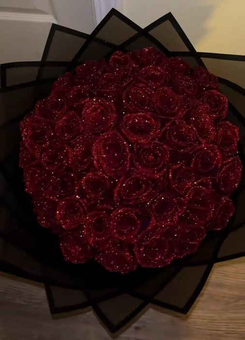 Розы из атласной ленты