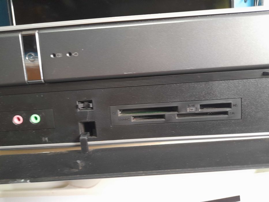cpu de secretaria asus  com w 10pro 3 gigas de ram funciona muito bem.
