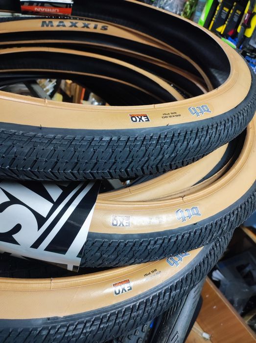Покришка Maxxis Holy Roller та HOOKWORM