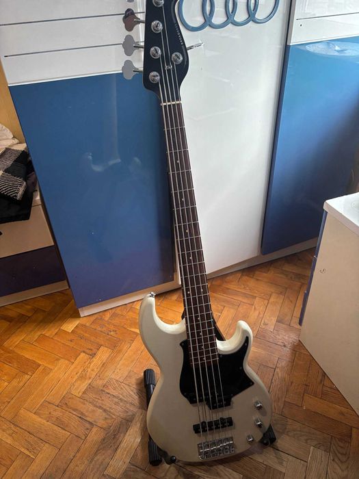 Бас гітара Yamaha BB235