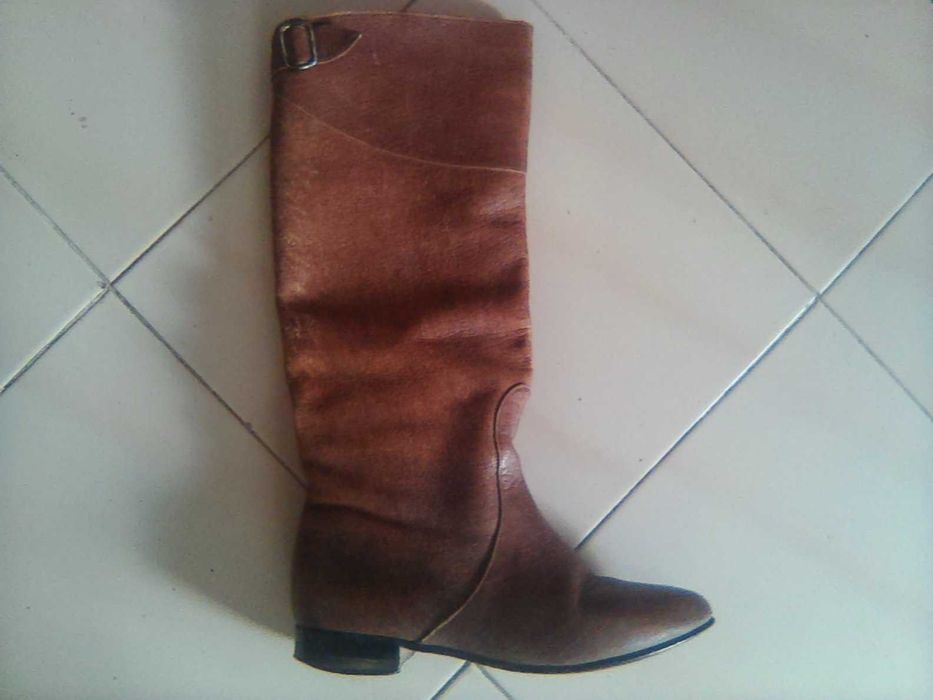 Botas de cano alto em pele