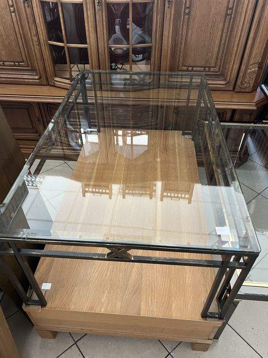 Ława szklana na metalowym stelarzu