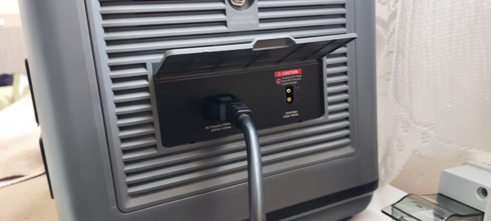 Przenośna stacja zasilania solar OUHITEL P2001E plus 2400W 2KWH + APK