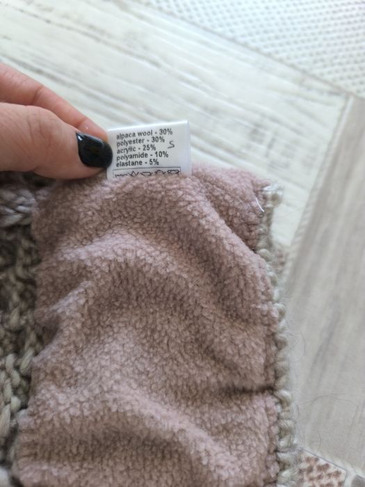 Жіноча шапка та хомут