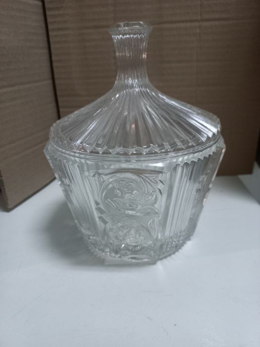 Bomboneira em vidro trabalhado