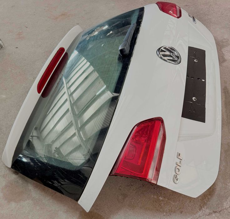 Porta-malas traseiro VW GOLF VII