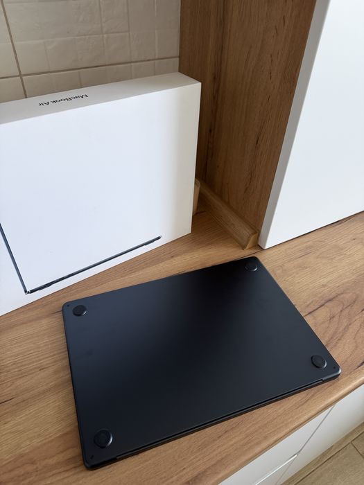 MacBook Air 15 m4, 16/256gb