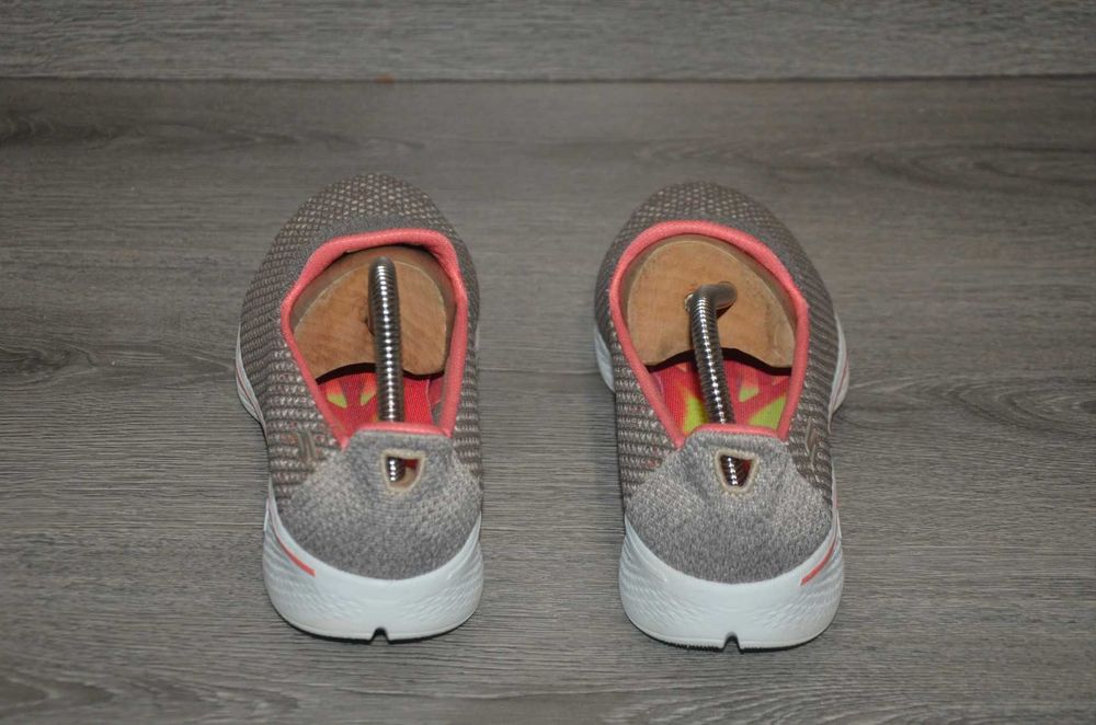 Продам кросівки Фірма Skechers.