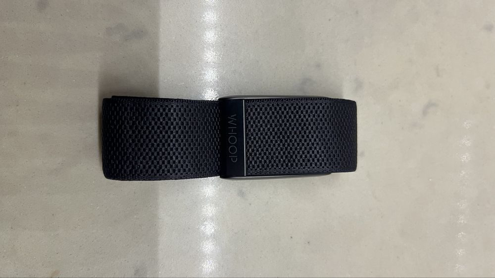 Whoop 4.0 com banda de pulso nova (preta)
