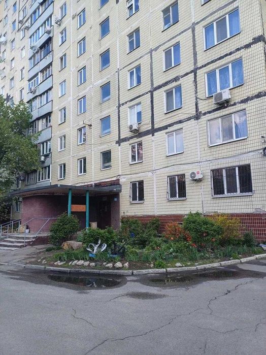 Продам большую 3-комн. квартиру под ваш ремонт Победа-6 Яхт клуб Сич NК