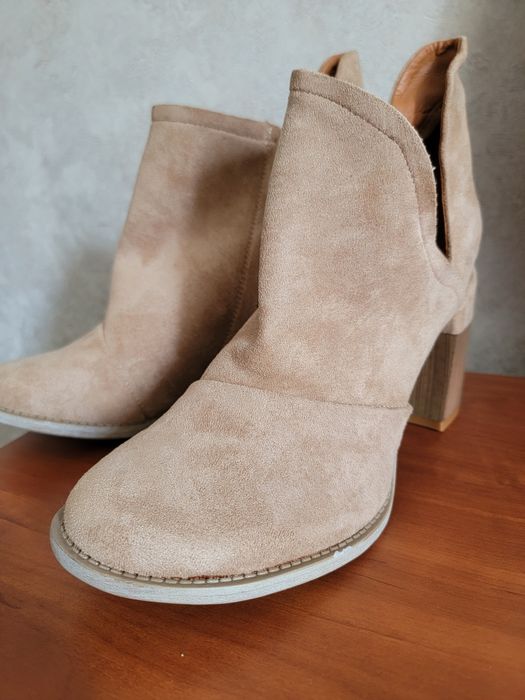 Сапоги женские на каблуке