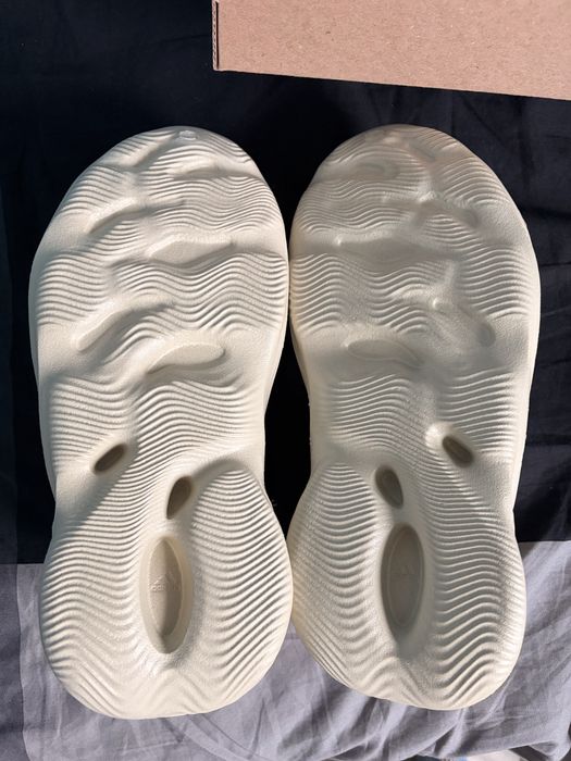 Nowe Adidas Yeezy 43 sand
