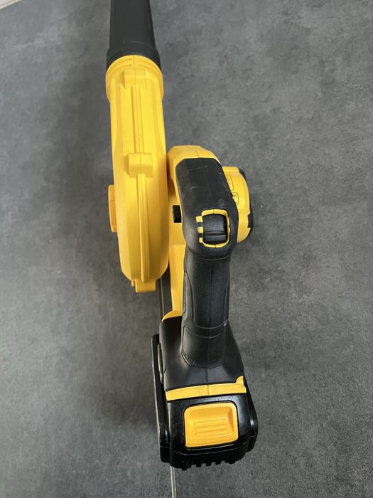 Акум. Повітродуйка  Dewalt DCV 100 + АКБ 4.0 Ah