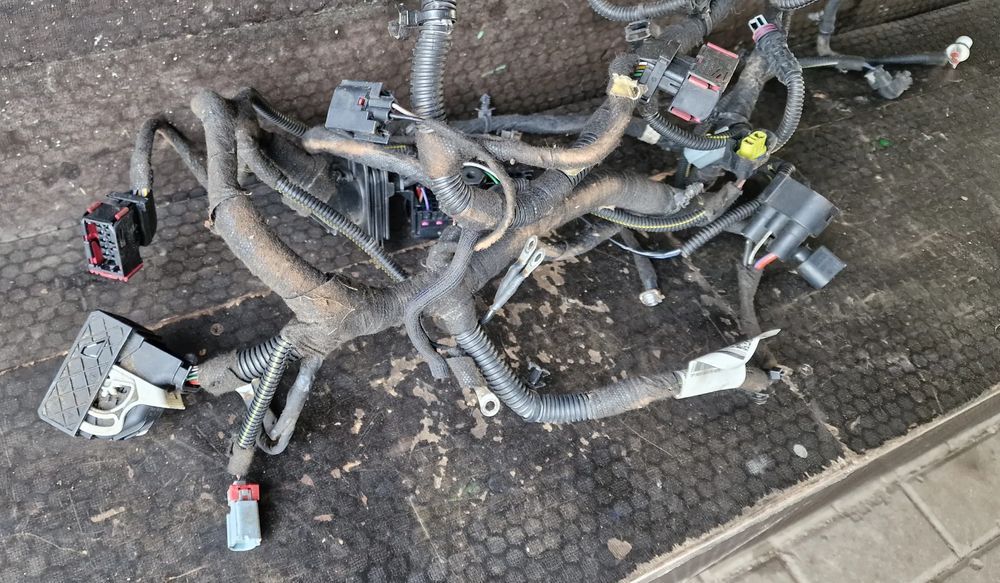 wiązka instalacja komory silnika 39120839_h  39120839 opel astra k v 1