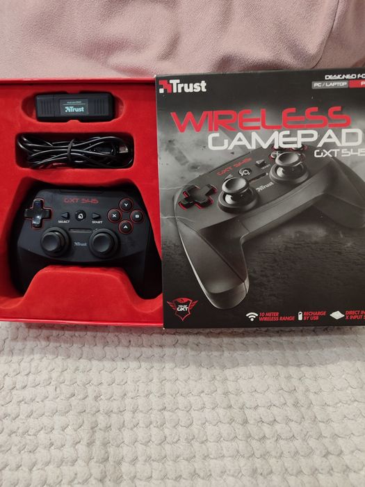 Геймпад Trust "Wireless GamePad GXT 545" в повному комплекті.
