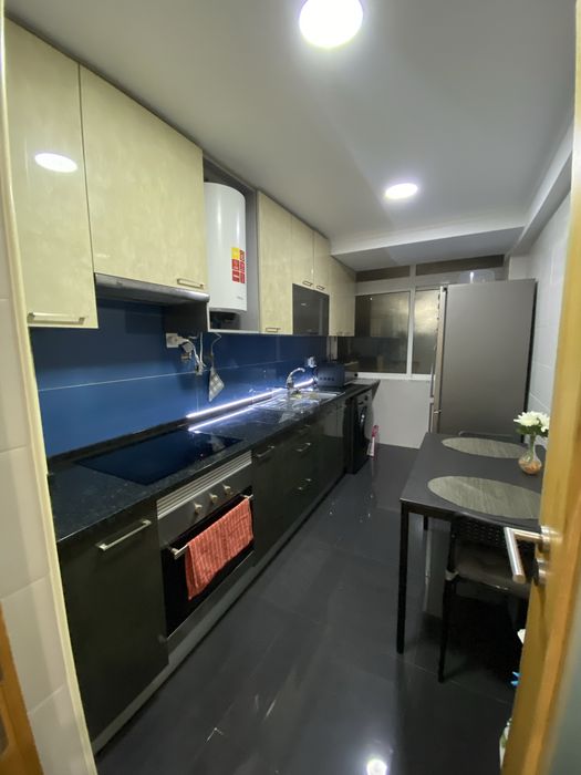 Quarto 3 min do comboio e metro