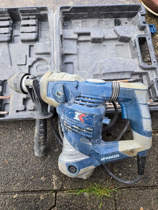 Máquina de furar McKenzie, caixa incluída- usado e a funcionar