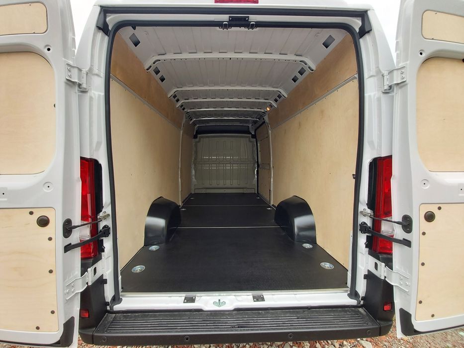 Wynajem Busa dostawczego blaszak Krótko i długoterminowy Polska Europa