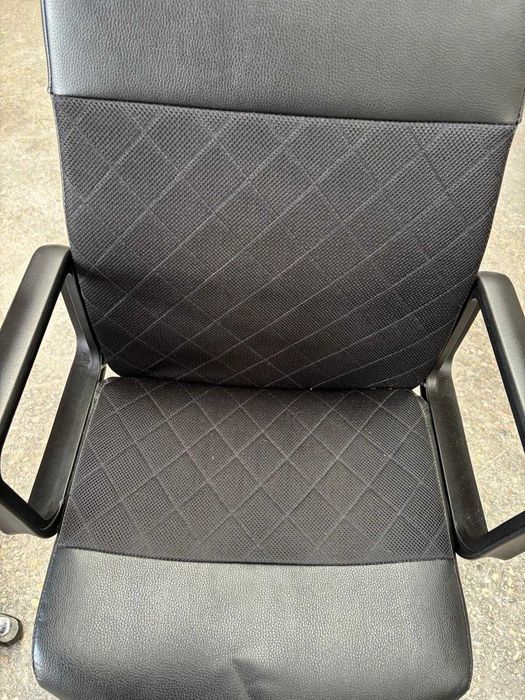 Cadeira de escritório com rodas