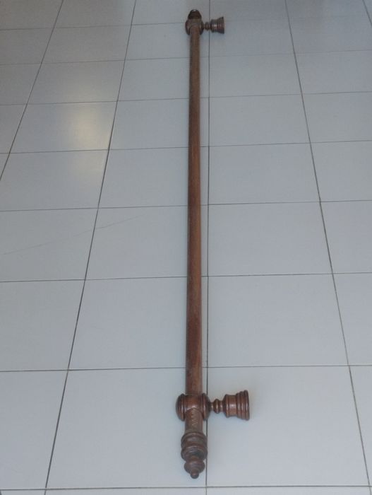 2 travessões de madeira