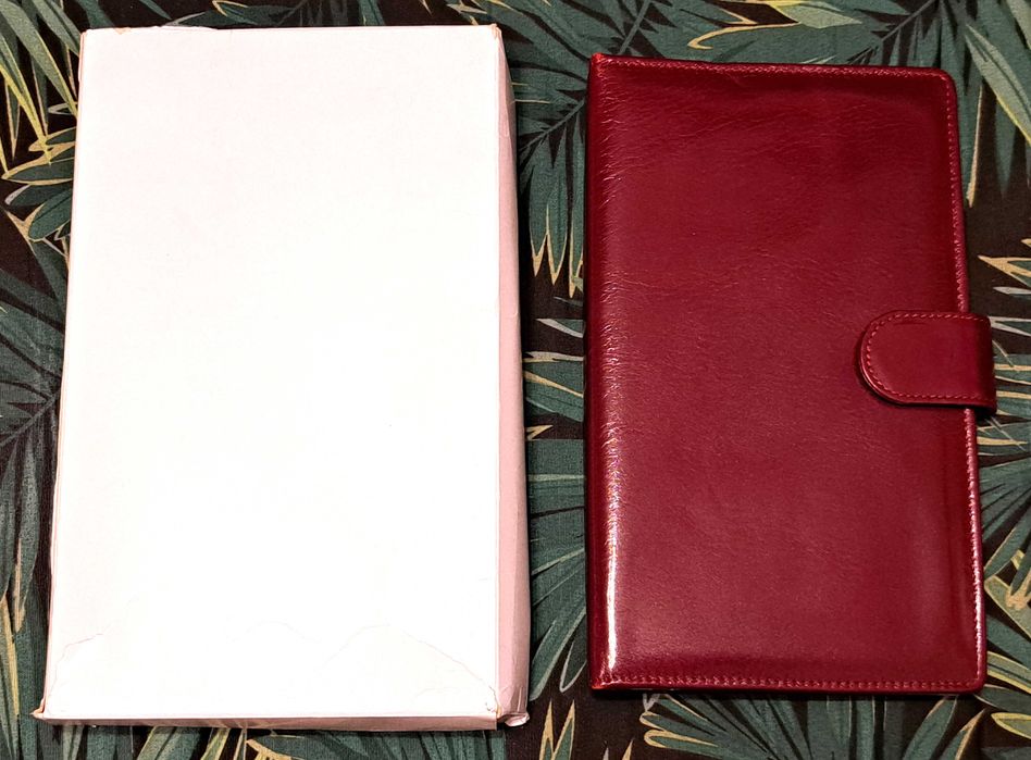 Piękny skórzany wizytownik na wizytówki / klaser na karty telefoniczne