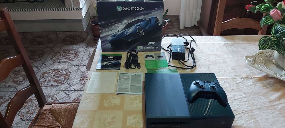 Xbox One 1000GB - Azul - Edição limitada Forza Motorsport 6 completa
