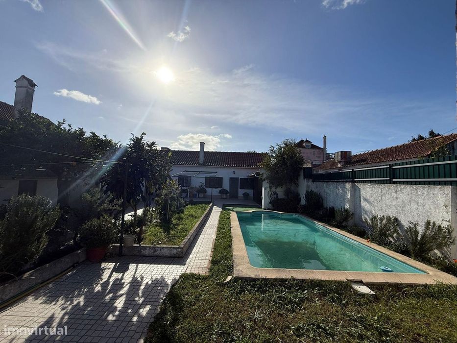 Moradia T3 com Piscina - Aveiras de Baixo