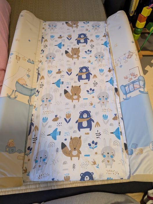 Przewijak 50x70cm + 3 prześcieradła/ nakladki