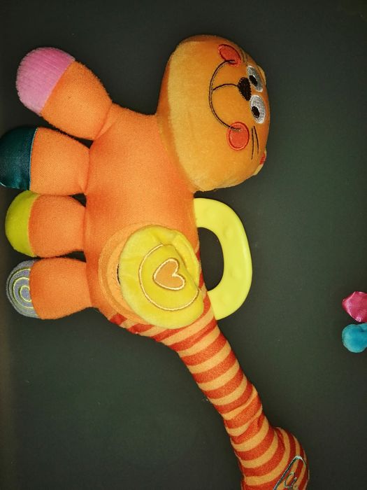 Brinquedos interativos e almofadados 	Chicco*