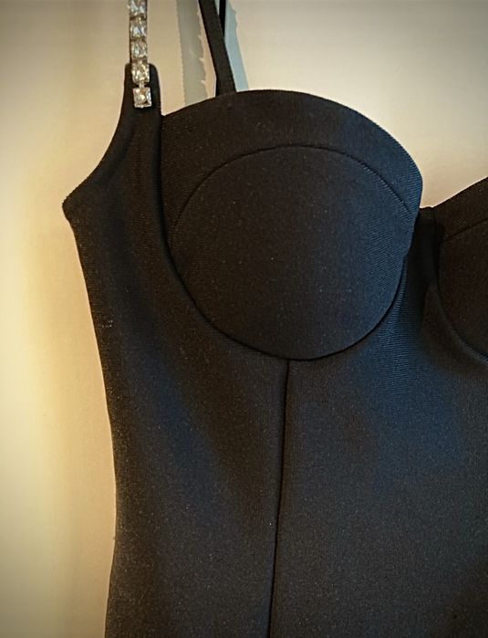 Mala czarna z cyrkoniami