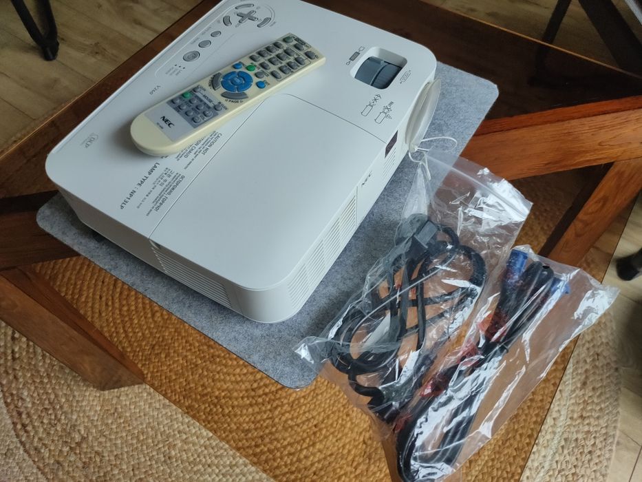 Projektor NEC hdmi