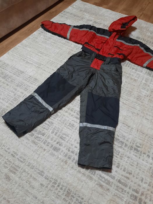 Горнолыжный костюм размера S