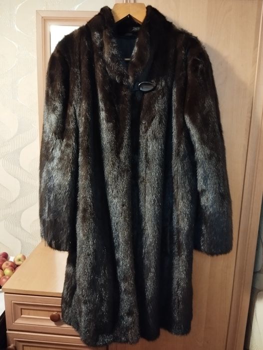 Норкова шуба жіноча