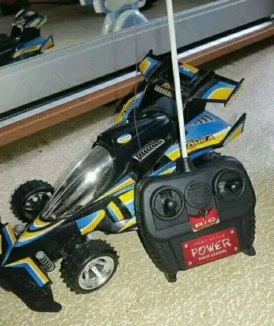 Машинка на пульті