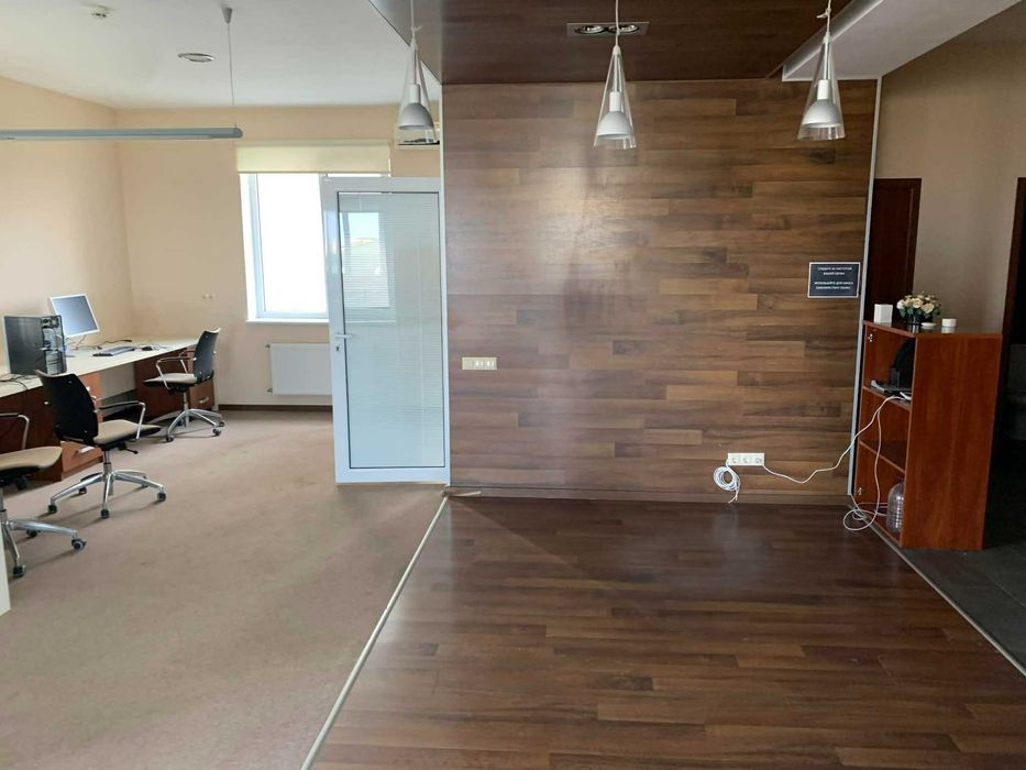 Здається офіс 170 м. кв. в центрі Чорноморська