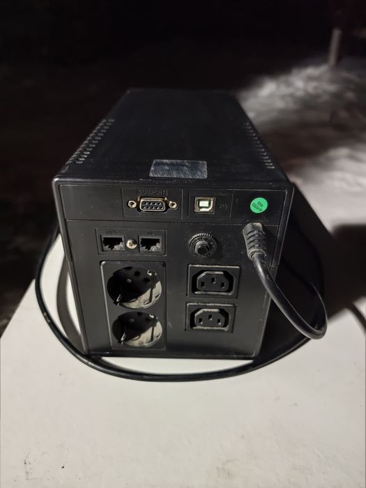 ДБЖ  FSP Vesta-1000