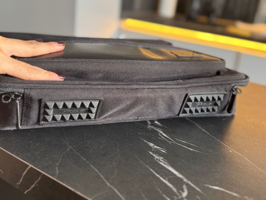 Ідеальний стан Сумка для ноутбуку чорна супер містка і надійна